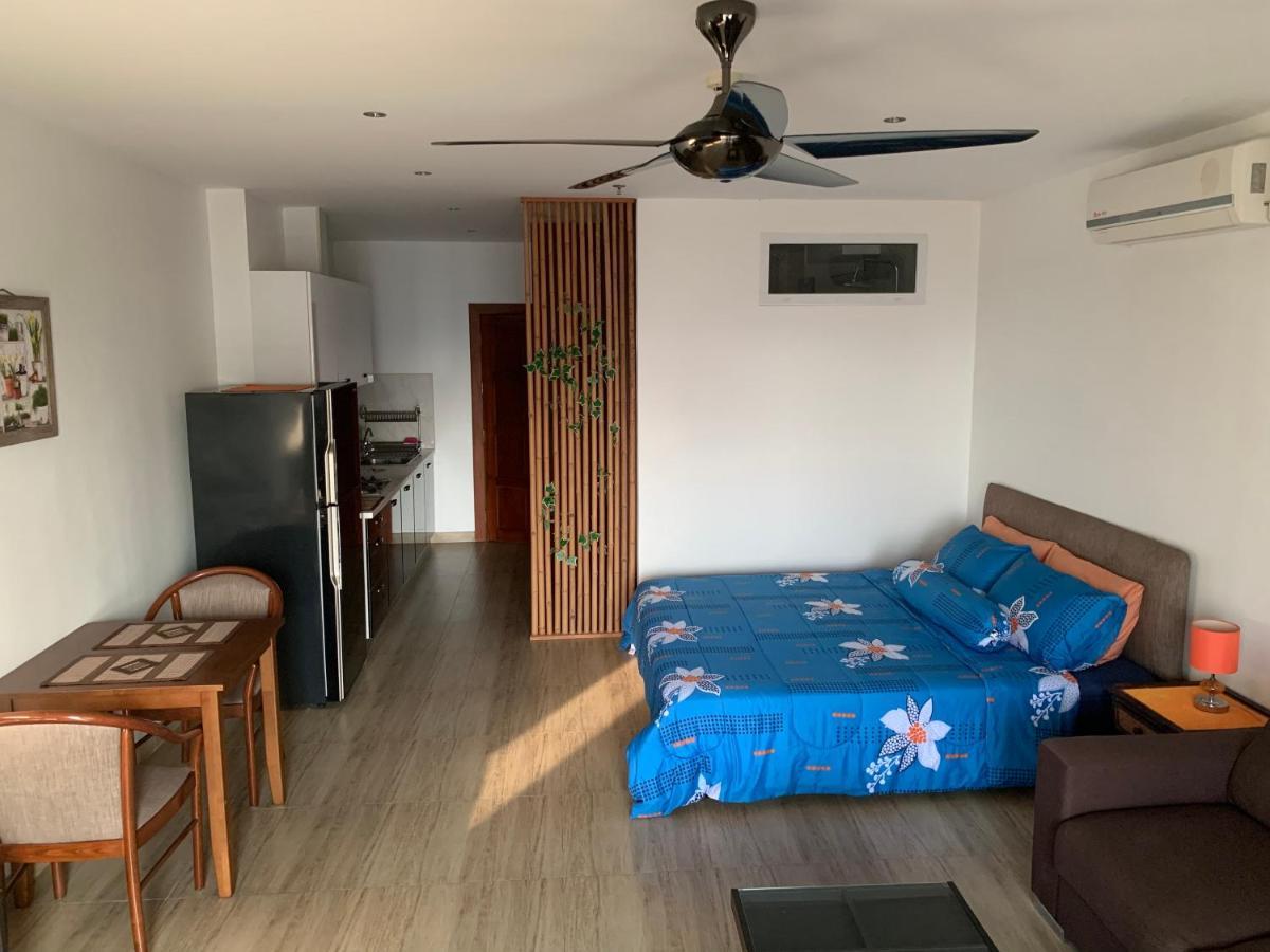 View Talay 5D Golf Apartment Pattaya Exterior photo